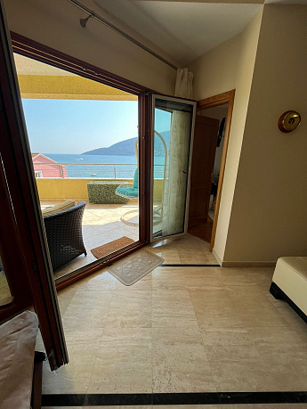 Квартира в Герцег-Нови на продажу с панорамным видом на море